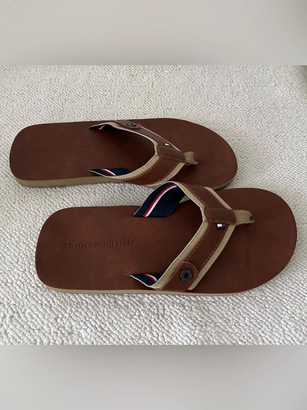 Tommy Hilfiger Men's Brown Leather Flip Flops Size: 9 M